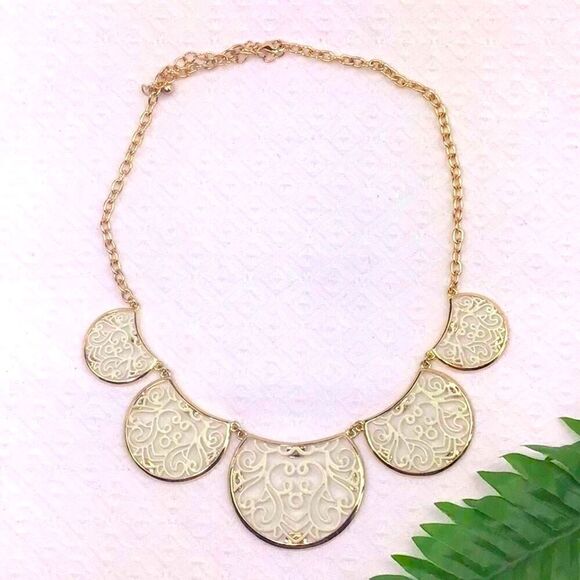 Cream Lace Collar Necklace  - Picture 1 of 4